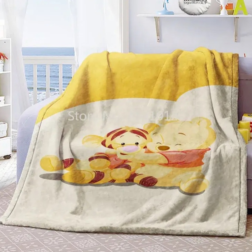 BNWT! Adorable Disney’s Winnie the Pooh Ultra Soft Blanket! 🐻💛